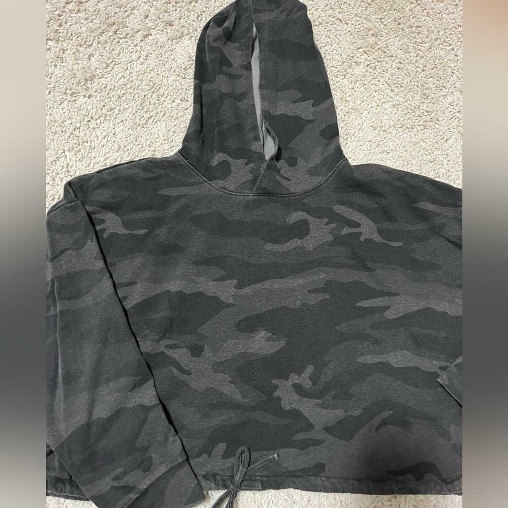 Oversized camo sweatshirt